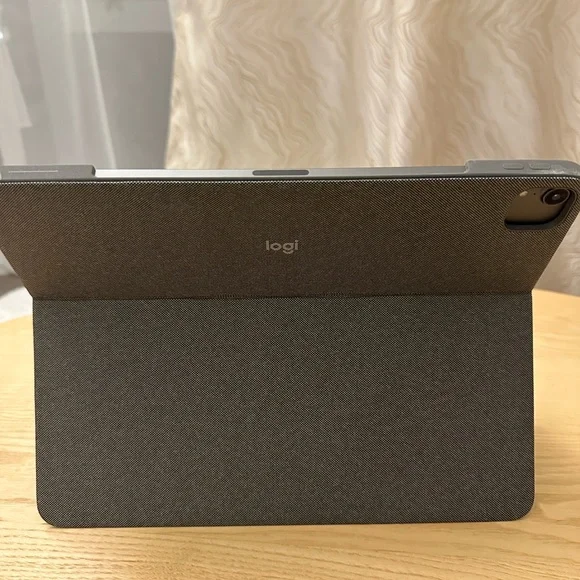 Logitech Combo Touch iPad Pro 12.9'' 5th & 6th Gen Keyboard Case Tablet Keyboards